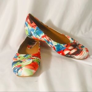 ⭐️NEW Earthies Vanya multi-colored small wedge